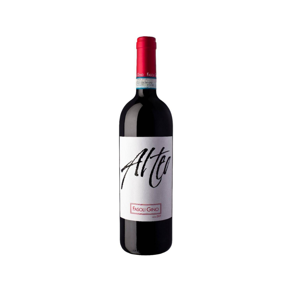 Alteo Rødvin - "Alteo" Amarone della Valpolicella fra Fasoli Gino rødvinsflaske, hvidt label med skriften Alteo i sort tekst og en rød flasketop