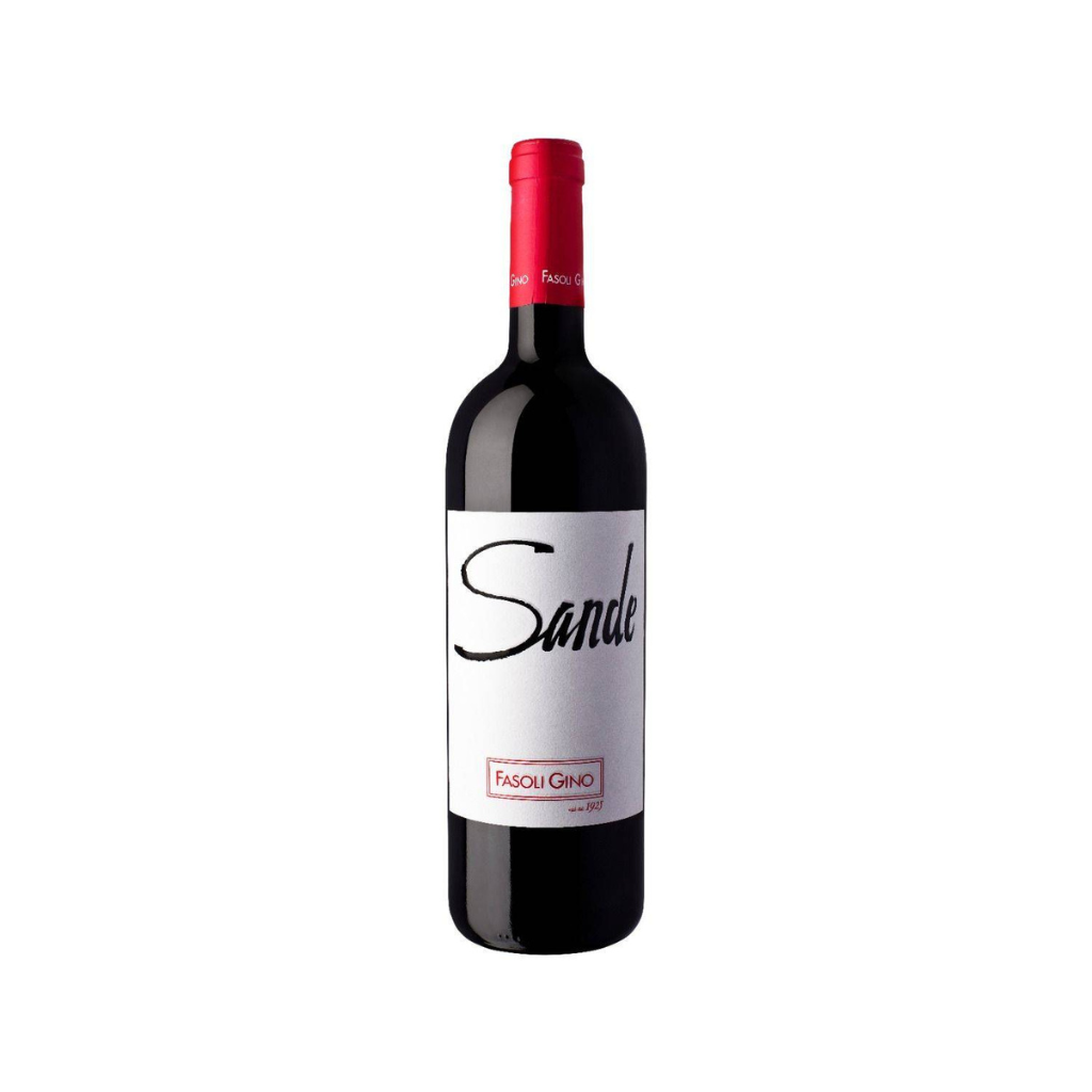 "Sande" Pinot Nero Veronese fra Fasoli Gino rødvinsflaske, hvidt label med skriften Sande og en rød flasketop.